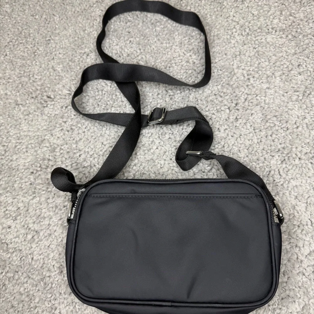 Lululemon Everywhere Crossbody Bag Black Nylon Adjustable Strap Travel Purse